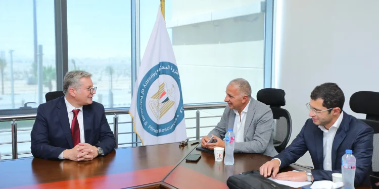 وزير البترول يبحث مع “السويدي إليكتريك” مستجدات مجمع الصناعات الفوسفاتية بالعين السخنة