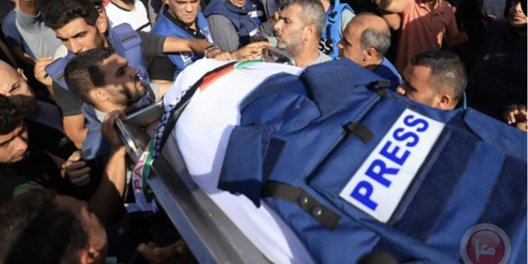 استشهاد 4 صحفيين في قصف إسرائيلي أمام مستشفى الشفاء