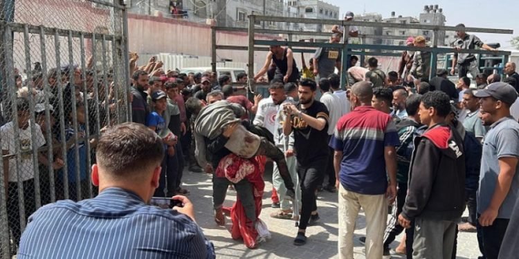 غزة: استشهاد 9 أشخاص بينهم 6 من منتظري المساعدات برصاص الاحتلال