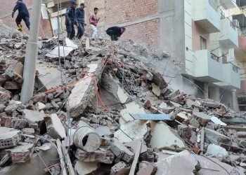 مأساة بأسيوط.. انهيار منزل يودي بحياة أب وابنه ويصيب 5 من أسرته