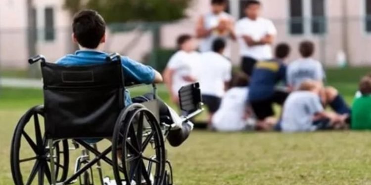 قانون ذوي الإعاقة يفرض الحبس والغرامة لمواجهة التمييز والإهمال