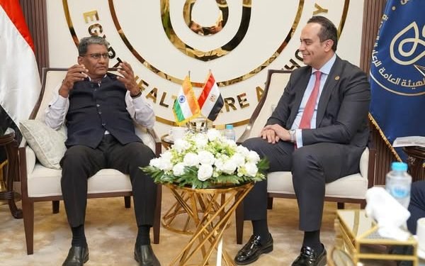 رئيس “الرعاية الصحية” يبحث مع سفير الهند التعاون في الصحة والتغطية الشاملة