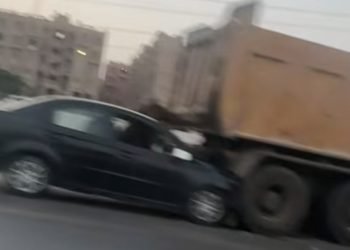 القبض على المتهمين بمضايقة فتاة على طريق الواحات بعد حادث سير