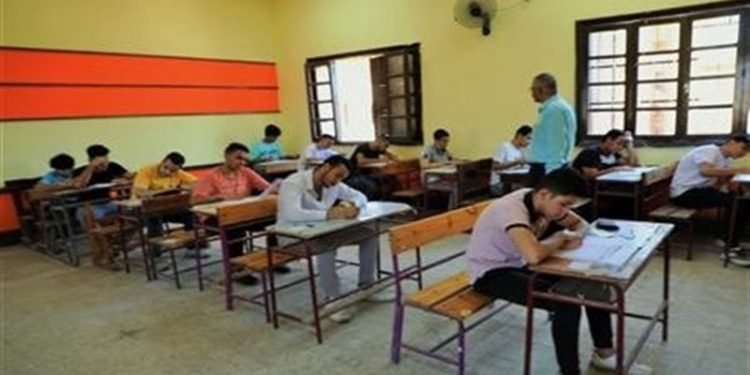 انطلاق امتحانات الثانوية العامة الدور الثاني لمواد الكيمياء والجغرافيا للنظامين القديم والحديث
