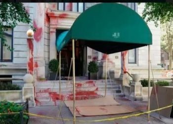 نشطاء مؤيدون لفلسطين يهاجمون منزل رئيس تحرير صحيفة نيويورك تايمز الأمريكية