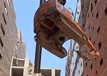 محافظة الجيزة تُزيل 6 أبراج مخالفة باللبيني باستخدام حفارات “جاك هامر”