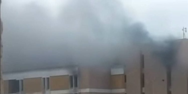 25 مصابا بحالات اختناق إثر حريق مستشفى جامعة قناة السويس