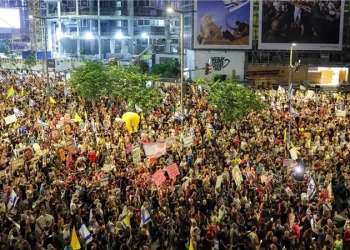 إضراب واسع واحتجاجات بإسرائيل للمطالبة بعودة المحتجزين والقتلى