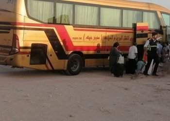 بعد انقلابه.. تسيير 14 أتوبيسًا لنقل ركاب قطار مرسى مطروح