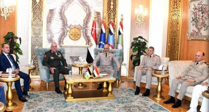وزير الدفاع ورئيس الأركان يلتقيان رئيس هيئة الأركان المشتركة للقوات المسلحة الأردنية