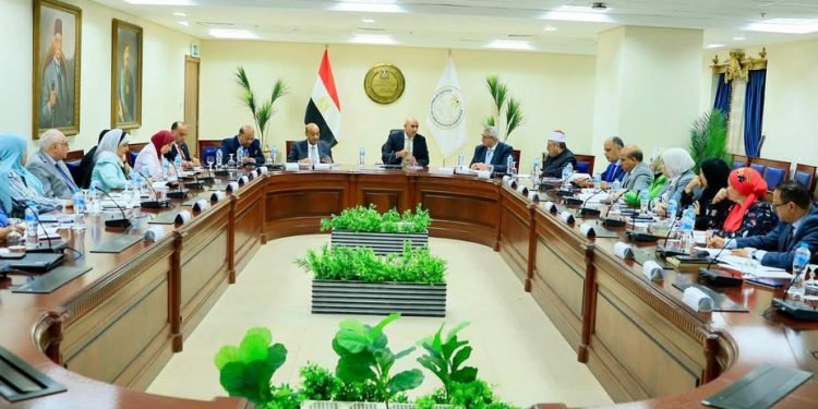 التعليم: نستهدف تطوير العملية التعليمية وتخفيف العبء على أولياء الأمور