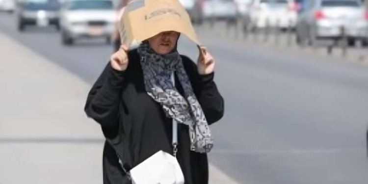 طقس حار ورطب اليوم الجمعة.. ودرجات الحرارة تصل إلى 42 بأسوان