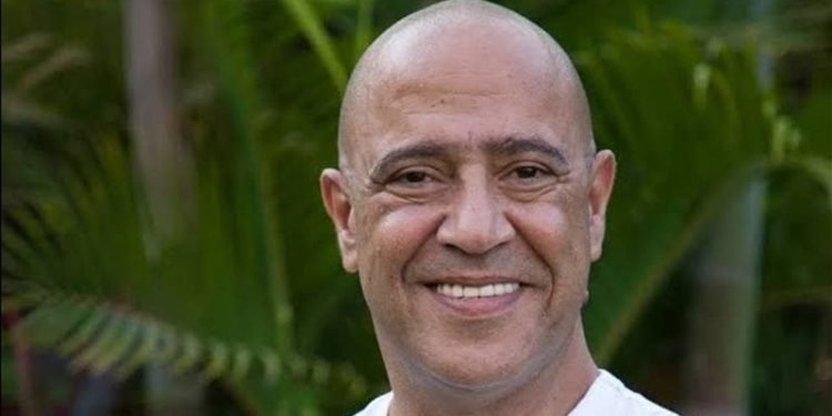 أشرف عبد الباقي يرد على الجدل حول إطلالته الصلعاء