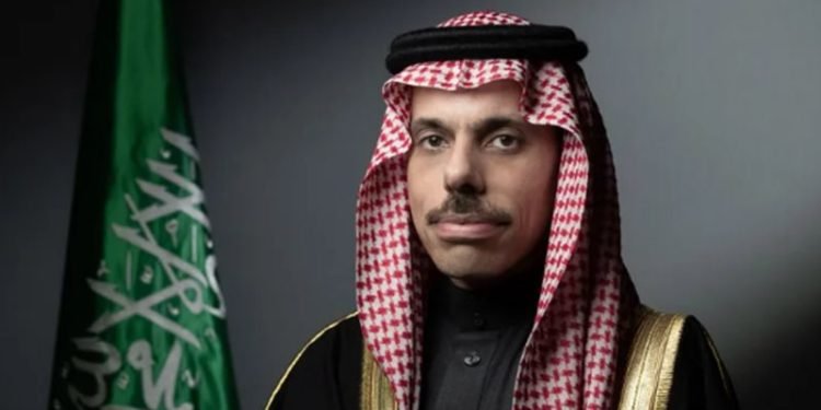 وزير الخارجية السعودي يدعو لوقف الاحتلال الإسرائيلي وحماية الصحفيين في غزة
