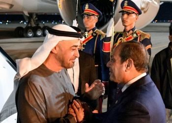 السيسي يودع بن زايد في مطار العلمين الدولي