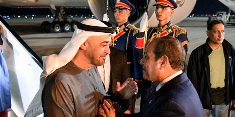 السيسي يودع بن زايد في مطار العلمين الدولي
