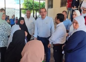 نائب وزير الصحة يتفقد المنشآت الصحية بدمياط ويوجه بتحسين الخدمات ضمن مبادرة “100 يوم صحة”