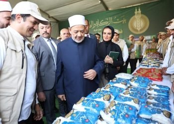 بتوجيه من الإمام الطيب.. الأزهر يسيّر قافلة إنسانية كبرى إلى غزة