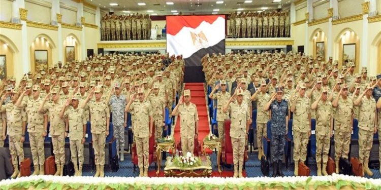 وزير الدفاع يلتقي عددا من مقاتلي المنطقة الجنوبية العسكرية