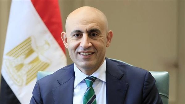 وزير التعليم يوجه برفع علم مصر على المؤسسات التعليمية لاستقبال العام الدراسي الجديد