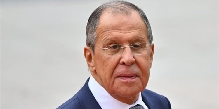 لافروف: روسيا جاهزة لمفاوضات سياسية وتسليم محتجزين لأوكرانيا
