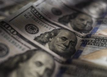 بعد قرار البنك المركزي.. تعرف على تأثير خفض الفائدة على سعر الدولار في مصر