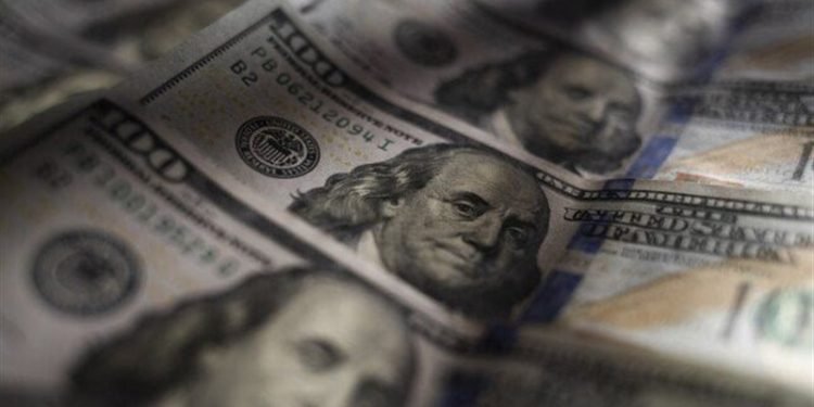 بعد قرار البنك المركزي.. تعرف على تأثير خفض الفائدة على سعر الدولار في مصر