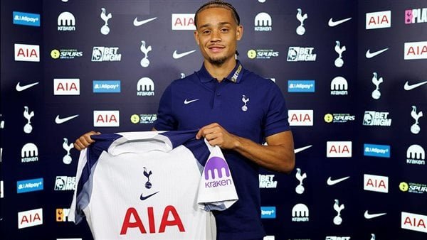 توتنهام يعلن التعاقد مع الهولندي تشافي سيمونز