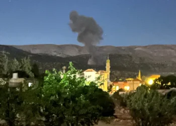 جيش الاحتلال ينفذ حزامًا ناريًا على إقليم التفاح جنوب لبنان وسط تصعيد متواصل