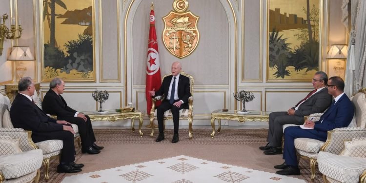 الرئيس التونسي يشيد بدور “المحامين العرب” في الدفاع عن فلسطين