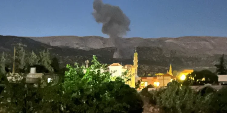 جيش الاحتلال ينفذ حزامًا ناريًا على إقليم التفاح جنوب لبنان وسط تصعيد متواصل