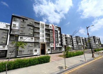 وزير الإسكان يتابع مشروعات المرحلة الثانية بمدينة المنصورة الجديدة