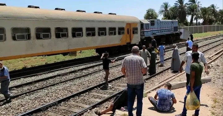 مصرع شخص في حادث سقوط من قطار بمحطة نجع حمادي بقنا