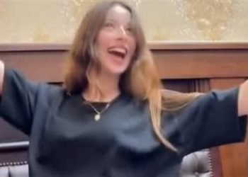 أشرف زكي يعتذر للنائب العام بسبب إحدى الفتيات.. فما القصة؟