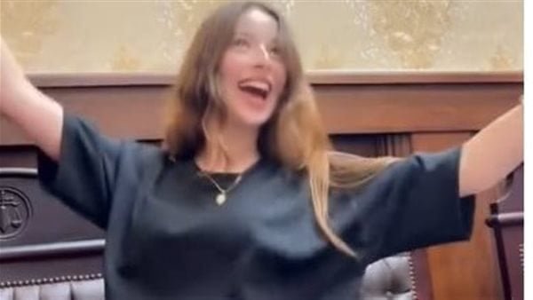 أشرف زكي يعتذر للنائب العام بسبب إحدى الفتيات.. فما القصة؟