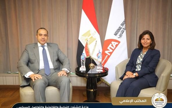 وزير الشئون النيابية يلتقي المدير التنفيذي للأكاديمية الوطنية للتدريب