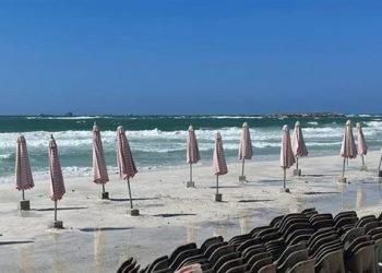 إغلاق شواطئ القطاع الغربي بالإسكندرية بسبب اضطراب البحر اليوم