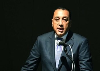 رئيس الوزراء يلتقي نظيره اللبناني بحضور عدد من الوزراء