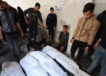 القصف الإسرائيلي يحصد أرواح 25 فلسطينيًا شمال ووسط غزة