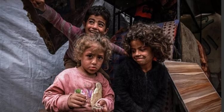 الجيش الإسرائيلي يهدد بتصعيد جديد وغزة تواجه أوضاعًا إنسانية كارثية