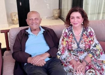 هالة صدقي وإلهام شاهين يلتقيان البروفيسور مجدي يعقوب بالساحل الشمالي