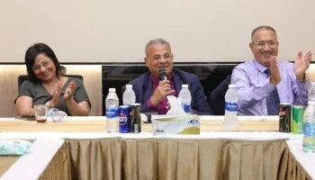 خلال جولته في صعيد مصر.. القس أندريه زكي يلتقي قسوس مجمع سوهاج