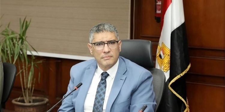 محافظ الجيزة يتابع خطة تطوير المرافق بالمنطقة الصناعية بأبو رواش