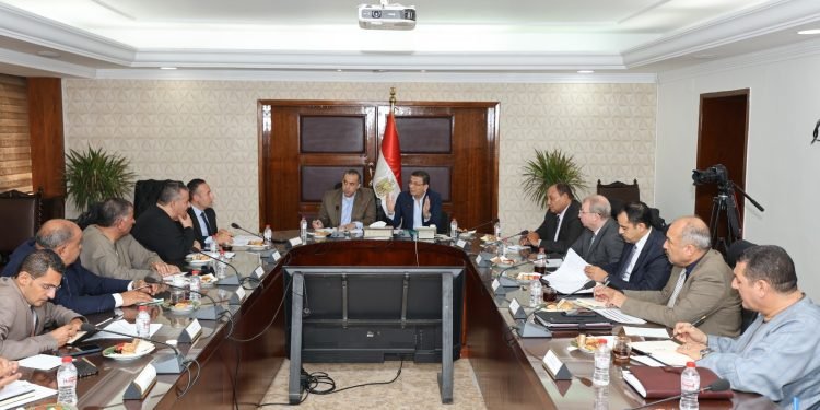 وزراء الشؤون النيابية والزراعة يطلقان أولى جلسات الحوار المجتمعي حول قانون التعاونيات الزراعية الجديد