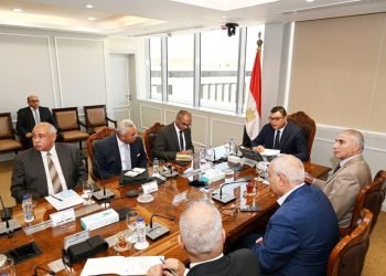 وزير الإسكان يتابع منظومة الحريق والأمن السيبراني والسلامة المهنية