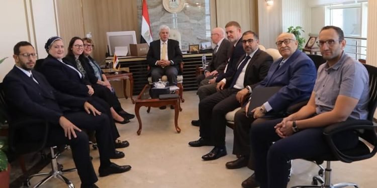 وزير التعليم العالي يبحث تعزيز التعاون مع جامعتي أدنبرة نابيير وكوين مارجريت البريطانية