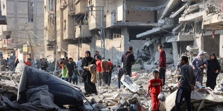 شهيد ومصابان في قصف إسرائيلي جنوب دير البلح وسط غزة