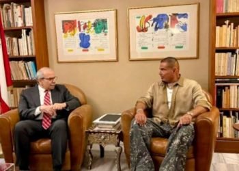 في حب لبنان.. التفاصيل الكاملة لمقابلة عمرو دياب ورئيس الوزراء اللبناني