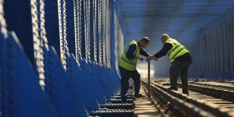 صرف منحة ألف جنيه للعاملين بالسكة الحديد والمترو بمناسبة المولد النبوي