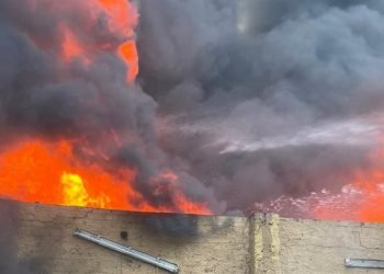 حريق ضخم يلتهم سوق الترجمان بوسط القاهرة